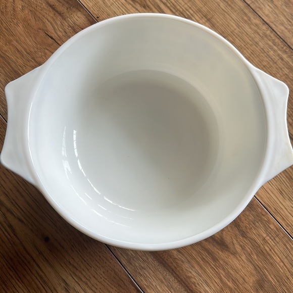 Pyrex England Tulip pattern large round casserole dish - Picture 3 of 8